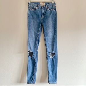 Free people ripped knee skinny blue jeans